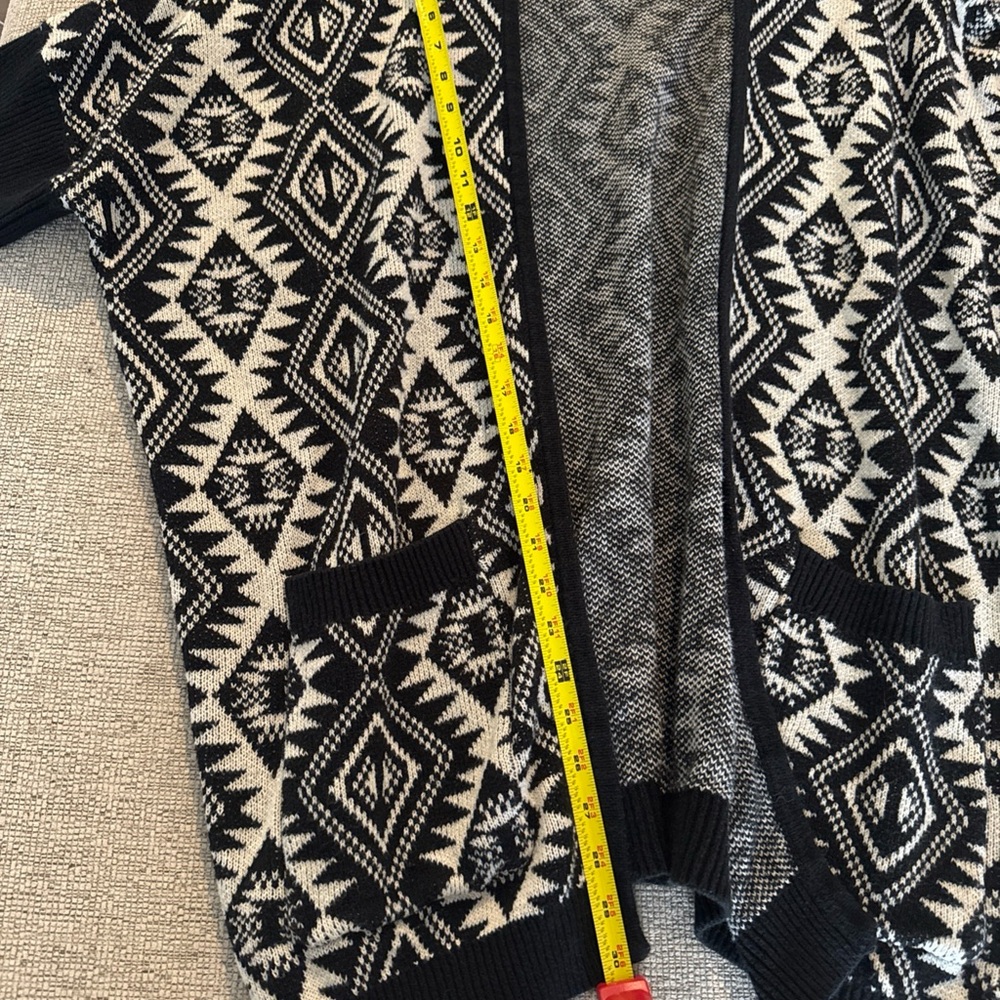 Forever 21 Monochrome Knit Cardigan Boho Aztec - Picture 10 of 13